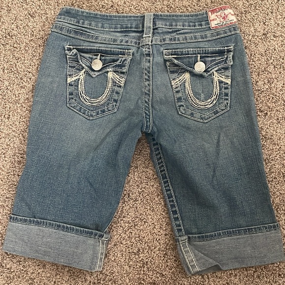 Vintage True Religion Bermuda shorts with cuff - Picture 2 of 4